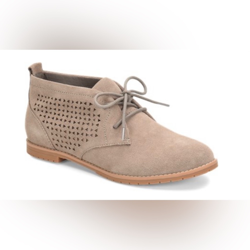 EuroSoft Emmeline laser cut taupe gray suede lace up chukka bootie 10